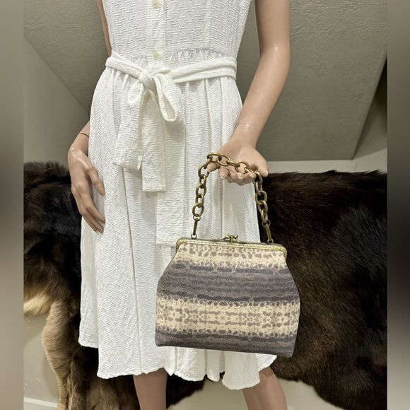 Handsewn Genuine Embossed Leather Double Kisslock Wristlet/ShoulderBag/Crossbody - Picture 4 of 16